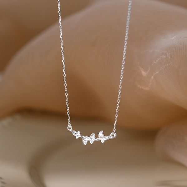 

small ginkgo leaf necklace for women, light luxury, small market, new cool style, advanced design, collar chain, Silver