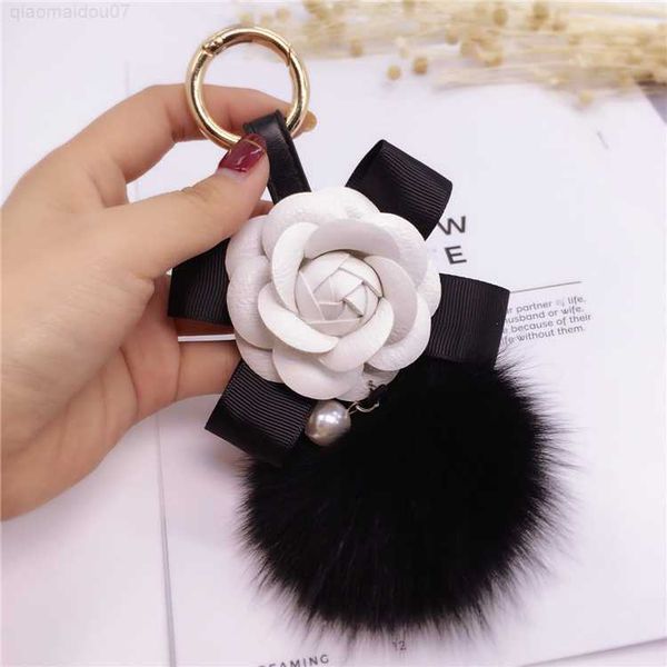 

key rings creative bow camellia key chain bag pendant ladies fur ball key ring fashion charm pendant luxury keychain 2021 l230719, Slivery;golden