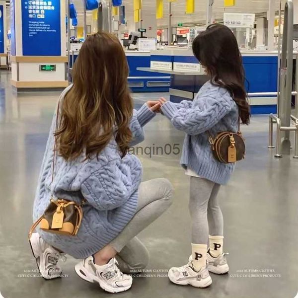 

pullover 2022 sweater v-neck collar full sleeve regular length pullover thick cotton solid soft warm fashion casual winter children girls hk, Blue