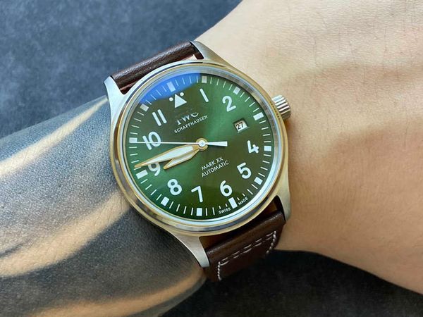

luxury iwc pilot watch yp25 mechanical automatic wristwatch black dial date uhr leather strap with box montre luxe, Slivery;golden