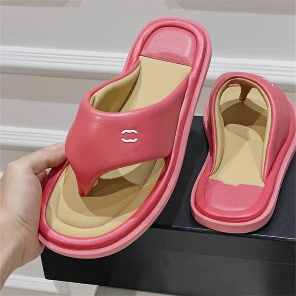 

fashion slippers 2023 channel luxury design summer men's and women's flats thick soled leather rubber lettering logo casual cartoo, Black