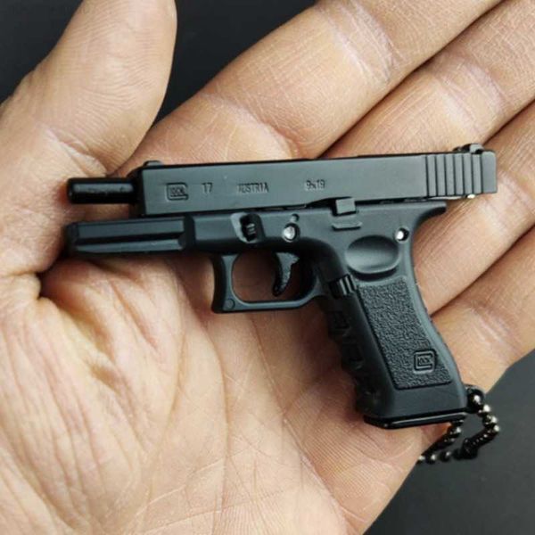 

key rings jedi weapon model 1 3 glock g17 alloy keychain pistol pendant ornament boy gift toy collection decoration l230719, Slivery;golden