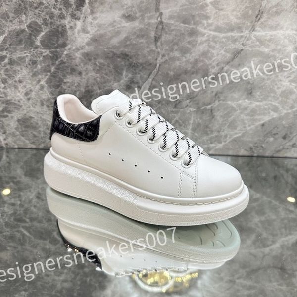 

2023 new luxurys mens old daddy shoes sneakers fashion trend designer brand classic pure black non-slip outsole outdoor street xsd221105