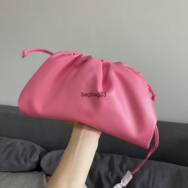 

hand ladies bag wrinkle girl designer shoulder bags venetas armpit bottegaz 2023 fashion spring summer single cloud pouch messenger leather