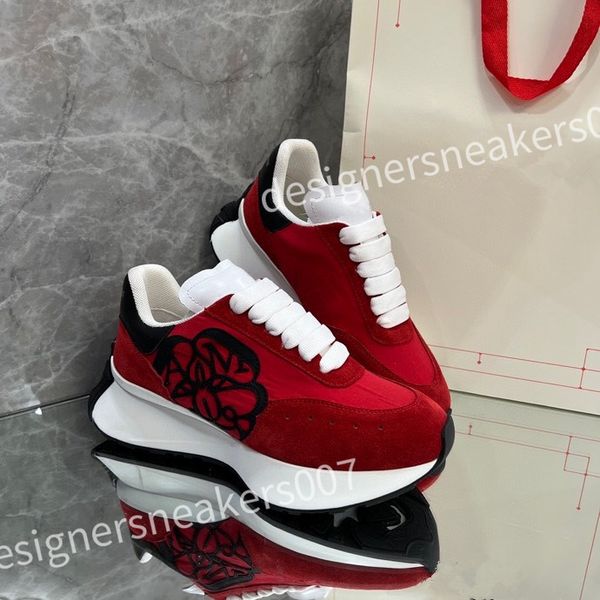 

2023 new designer men causal shoe fashion woman leather lace up platform sole sneakers white black mens womens sneaker xsd221109