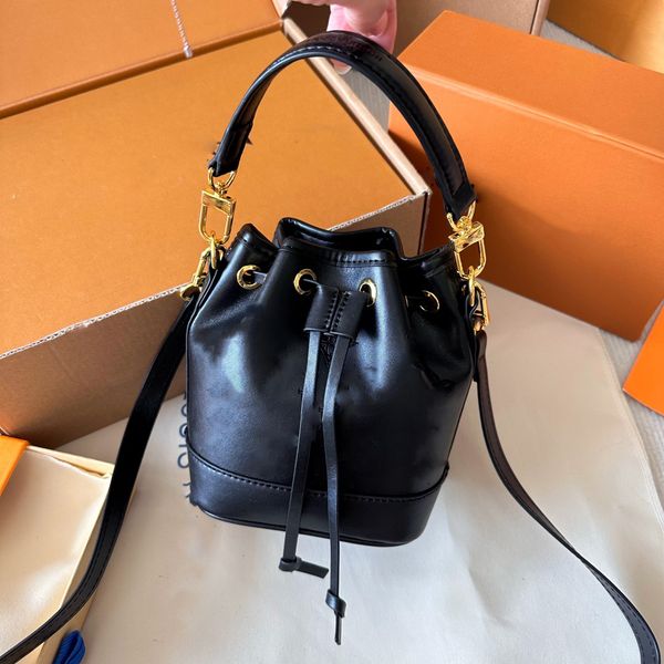 

designer bucket bag designer drawstring bag luxurys handbags hand embroidered printed logo crossbody bag genuine leather fashion flower hand