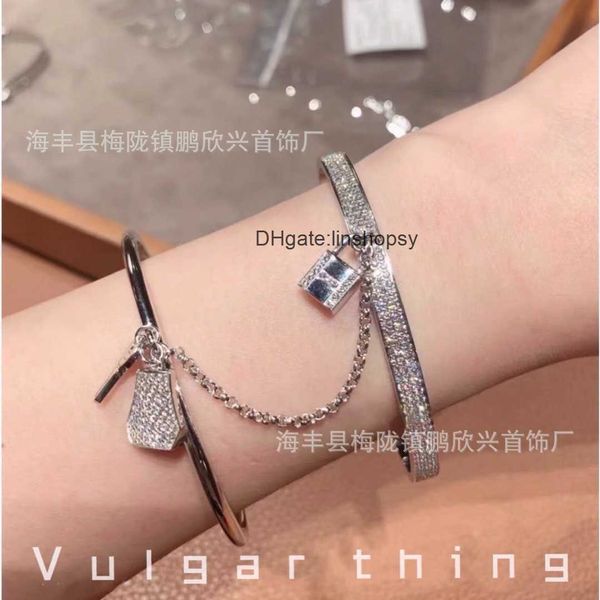 

aher mas designer luxury brand enamel bracelet silver h full diamond lock head key hanger two layer v golden pig nose ei77, Black