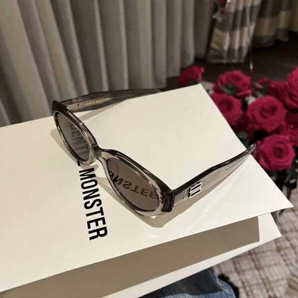 

boutique rococo with the same design cat eyes men's women's high-end sunglasses sun and uv protection are, White;black