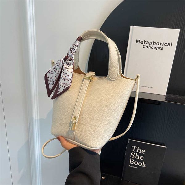 

luxury picotin lock bag advanced portable water bucket 2023 summer new fashion niche design one shoulder fashionable and simple crossbody xz