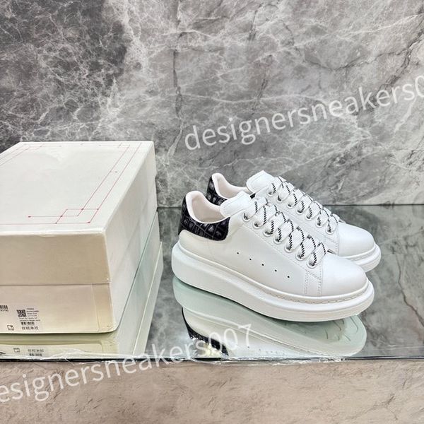 

luxurys mens old daddy shoes sneakers fashion trend designer brand classic pure black non-slip outsole outdoor street xsd221105
