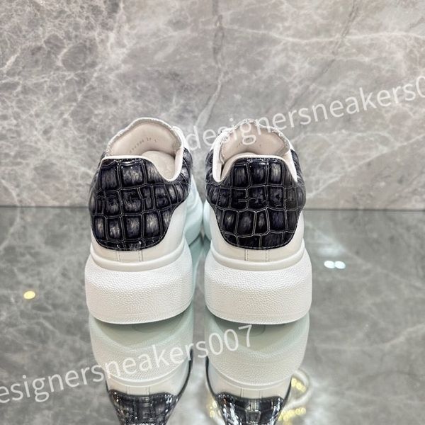 

2023 new luxurys mens old daddy shoes sneakers fashion trend designer brand classic pure black non-slip outsole outdoor street xsd221105
