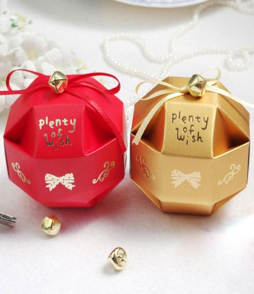 

100 pcs cute candy box with little bell decoration wedding favor candy gift boxes gold or red2017622
