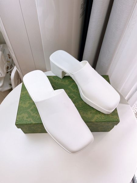 

european and american style slippers for external wear, thick heels, environmentally friendly plastic soluble material, thick soles, transpa, Black