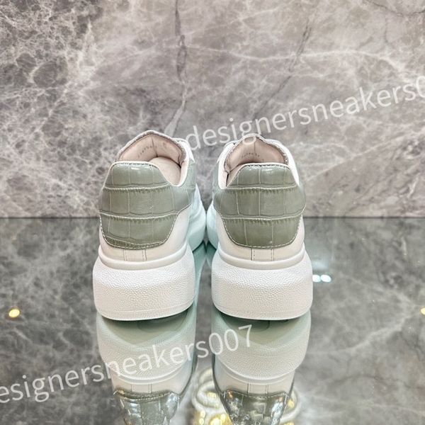 

2023 new luxury mens old daddy shoe sneakers fashion trend designer brand classic pure black non-slip outsole outdoor street xsd221105