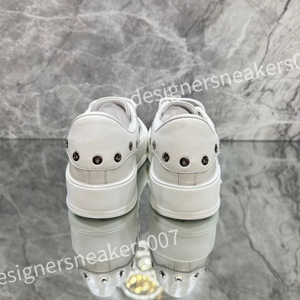 

2023 luxurys designer men causal shoe fashion woman leather lace up platform sole sneakers white black mens womens sneaker xsd221111
