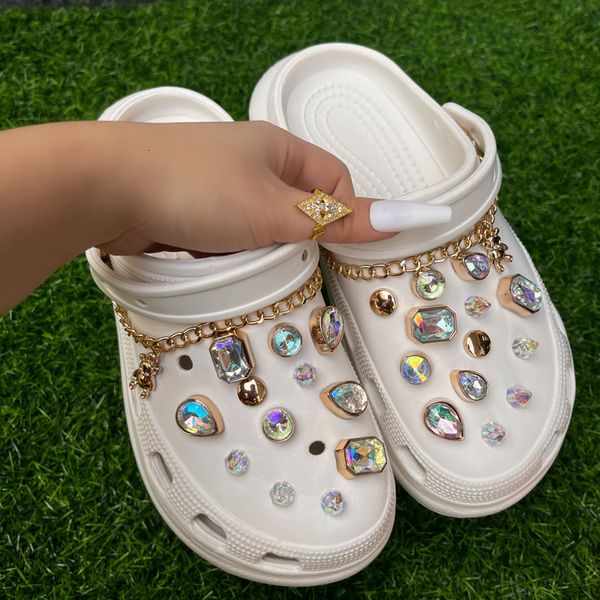 

sandals women's summer thick-soled hole sandals fashion metal letters chain slippers non-slip casual beach shoes clogs 230718, Black