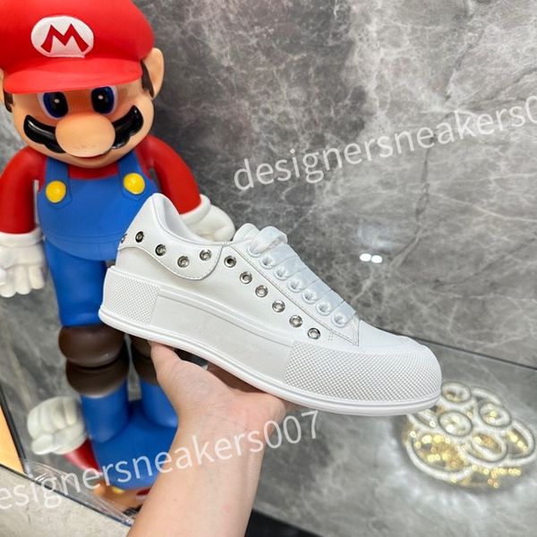 

new luxurys designer men causal shoe fashion woman leather lace up platform sole sneakers white black mens womens sneaker xsd221111