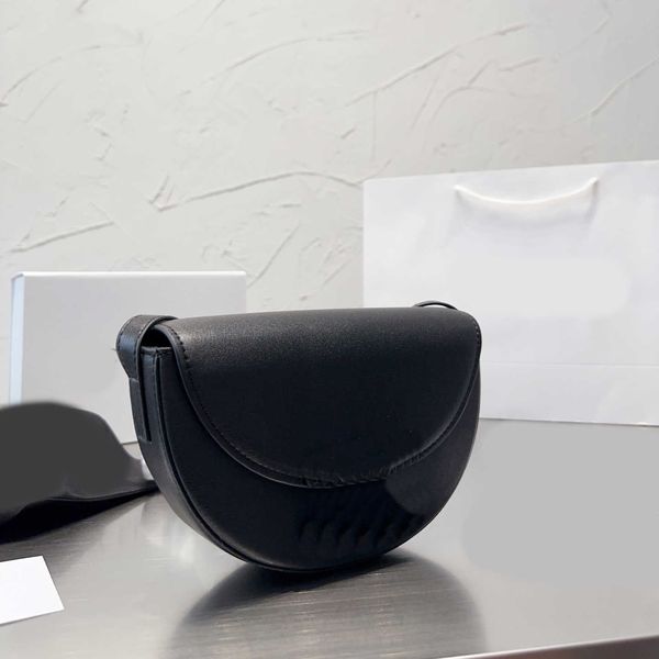 

designer oval bag crossbody bags women saddle shoulder clutch strap fashion single messengers purses