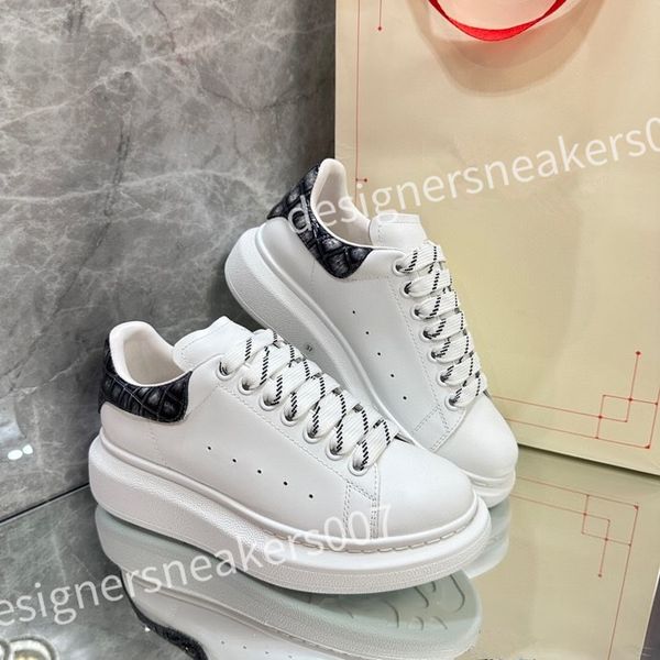 

new luxurys mens old daddy shoes sneakers fashion trend designer brand classic pure black non-slip outsole outdoor street xsd221105