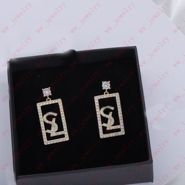 

diamond-encrusted rectangular letter earrings, personalized earrings design, jewelry designer, fashion party wedding gifts, Golden