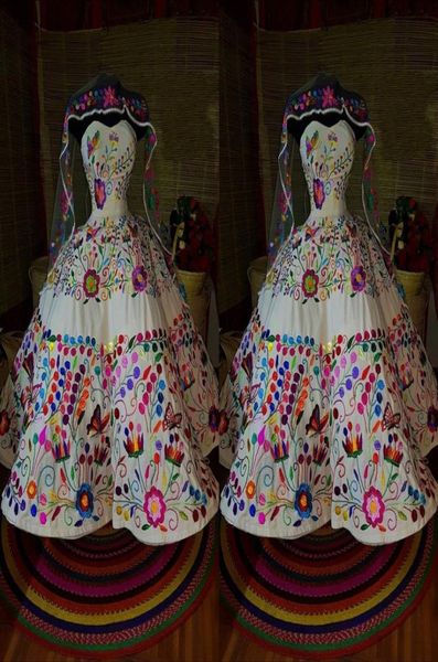 

2023 traditinal mexican dresses quinceanera for women vintage embroidered strapless satin sweet 16 dress charro corset back9695694, Blue;red