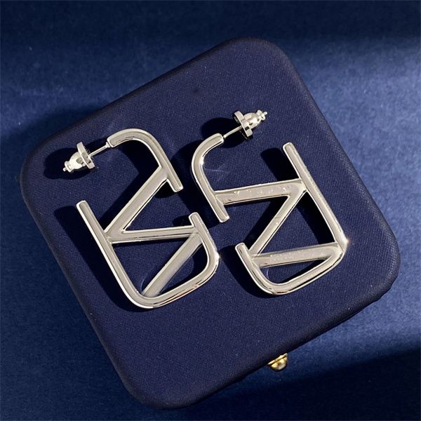 

woman stud earrings letter v gold internet celebrity hoop earing designer pearl orecchini luxury v logo women jewelry 5645, Golden