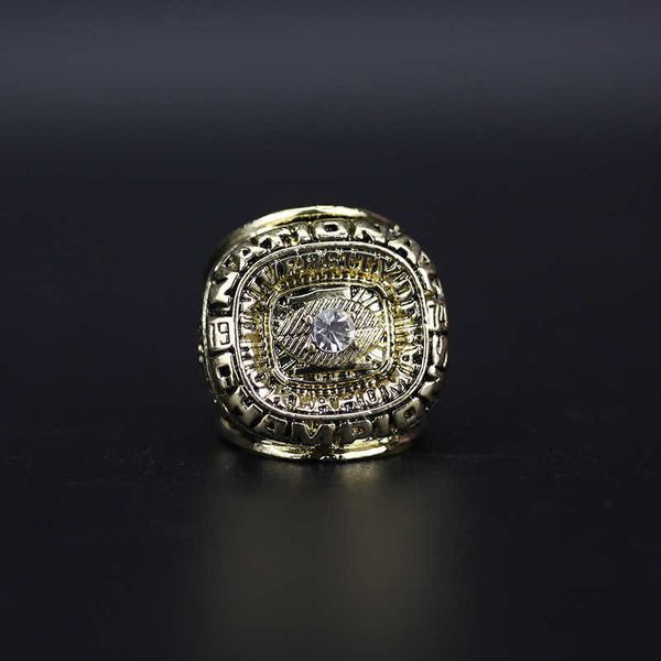

1974 oklahoma state university speedwalker university champion ring, Golden;silver