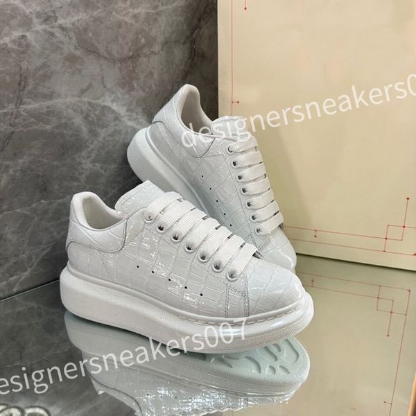 

luxury sneakers casual alexander shoes tread slick chaussures high triple royal pale lace up sneaker men platform womens trainers xsd221115, Black