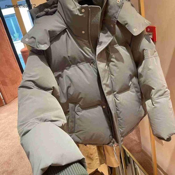 

2023 new off season down jacket women's short style couples loose and thickened white duck down bread coat amis, Black