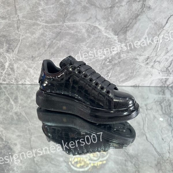 

2023 luxurys sneakers casual alexander shoes tread slick chaussures high triple royal pale lace up sneaker men platform womens trainers xsd2, Black