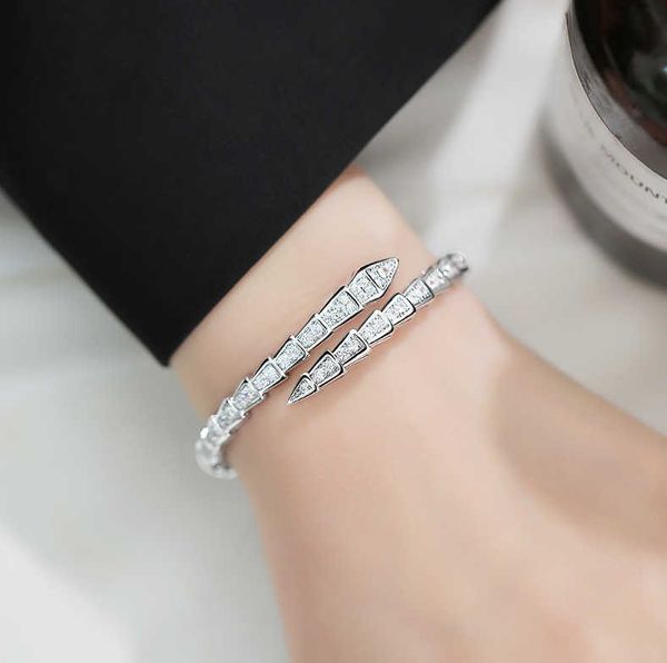 

new full diamond micro inlaid for women's minimalist bracelet ins small design high end snake shaped handpiece, Golden;silver
