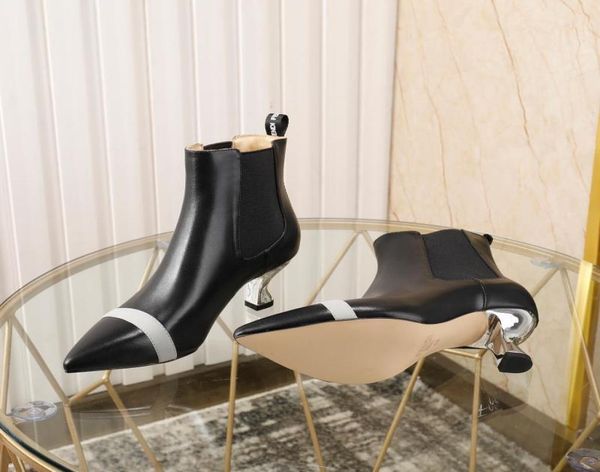 

2021g new high end martin boots female british wind thick with boots ladies motorcycle straps short boots original box delivery8150781