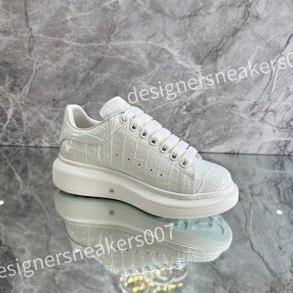 

2023 luxury sneakers casual alexander shoes tread slick chaussures high triple royal pale lace up sneaker men platform womens trainers xsd22, Black