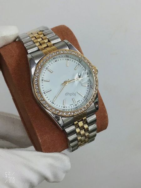 

luxury mens watch quartz movement watch waterproof watch mineral mirror not afraid to scratch three pin calendar design noble atmosphere gen, Slivery;brown