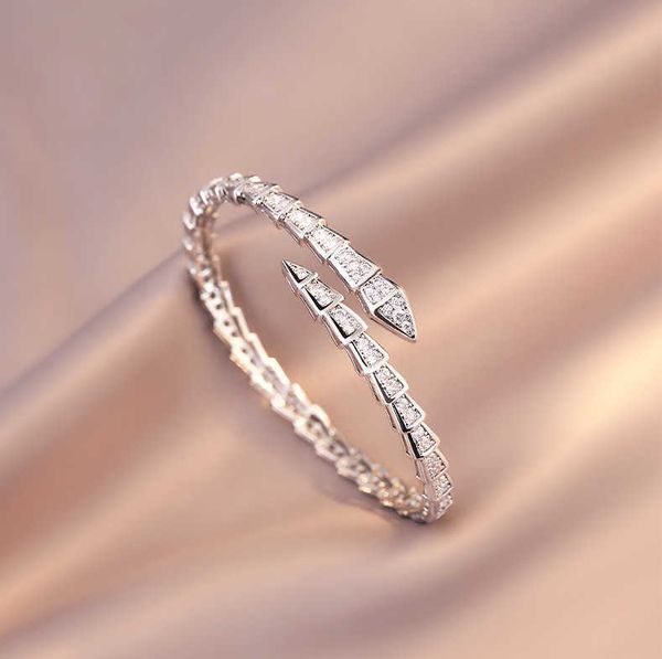 

new full diamond micro inlaid for women's minimalist bracelet ins small design high end snake shaped handpiece, Golden;silver