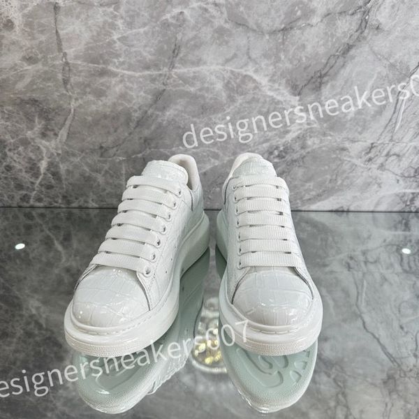 

2023 new luxury sneakers casual alexander shoes tread slick chaussures high triple royal pale lace up sneaker men platform womens trainers x, Black