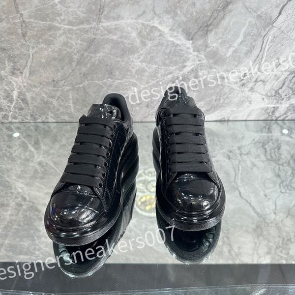 

2023 new luxurys sneakers casual alexander shoes tread slick chaussures high triple royal pale lace up sneaker men platform womens trainers, Black
