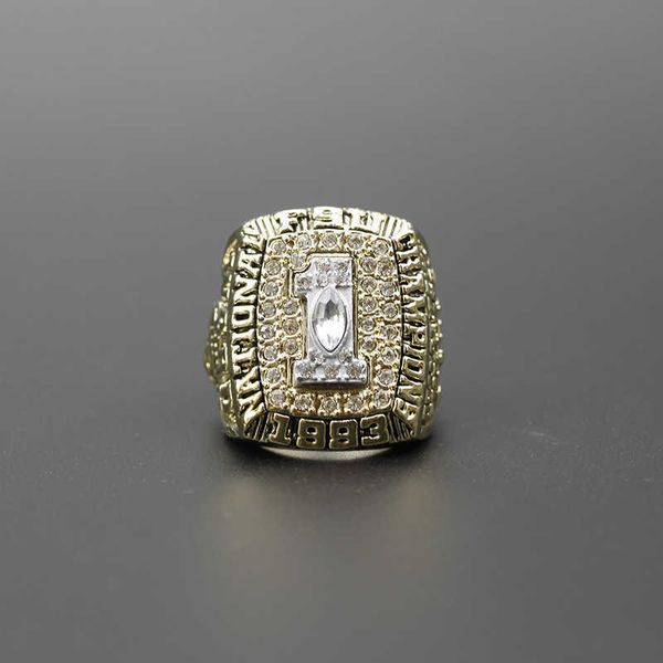 

1993 university of florida alligator ncaa championship ring, Golden;silver
