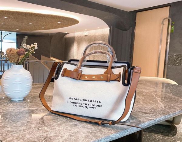 

2023 sport outdoor designer handbags shoulder bags ladies handbags fashion brand canavas women burb one2093274