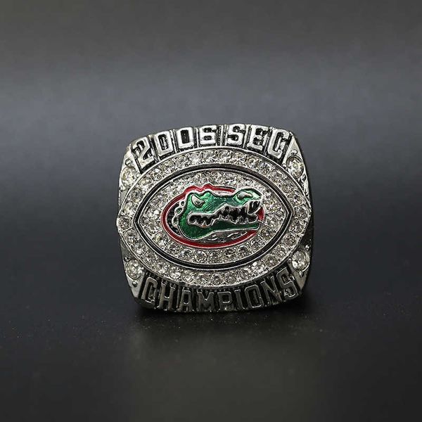 

2006 university of florida alligator ncaa championship ring, Golden;silver