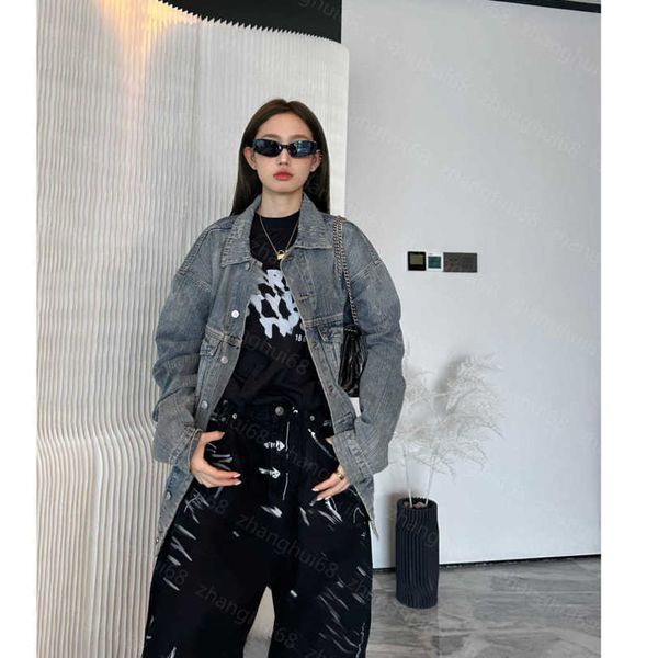 

23ss womens designer clothing womens jacket do old wash water holes back letter logo ironed drill denim jacket women clothes a1, Black;brown