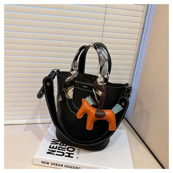 

luxury picotin lock bag summer women's 2023 new trendy and stylish single shoulder simple elegant crossbody bucket 1 7cy8