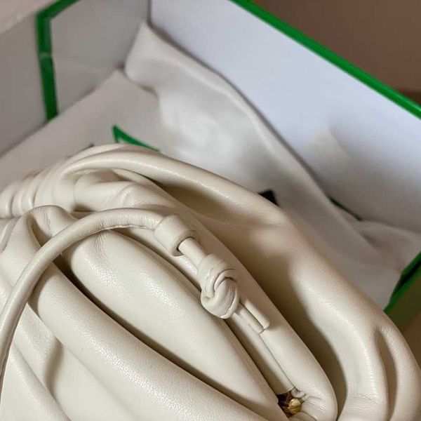 

botte bag venetes pouch bag leather dumpling bag oblique cross style bag k3ch