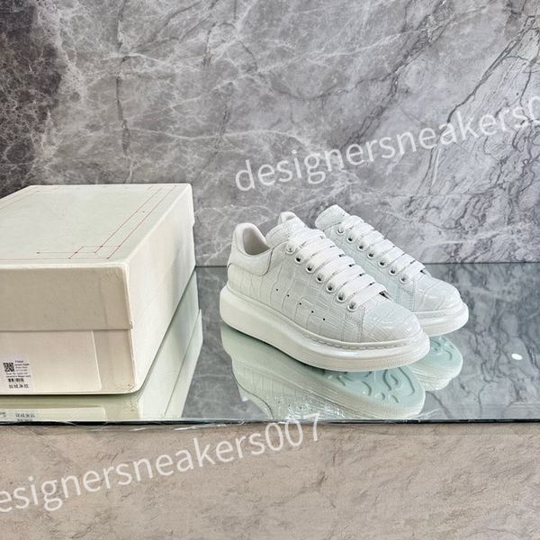 

luxury sneakers casual alexander shoes tread slick chaussures high triple royal pale lace up sneaker men platform womens trainers xsd221115, Black