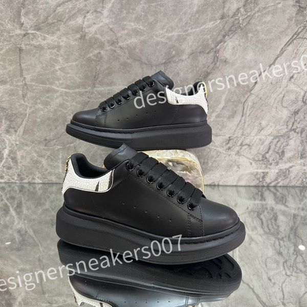

casual shoe trainer womens flat platform designer white black leather mens designer woman shoe men designer sneaker xsd221127
