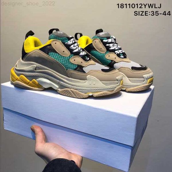 

designer triple s casual black white red thick-soled flat shoes luxury paris platform old dad tennis height increasing sneakers