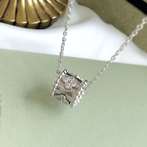 

four-leaf clover kaleidoscope pendant necklace female steel lucky grass clavicle saturn diamond necklaces gold for women mens tennis chain r, Silver