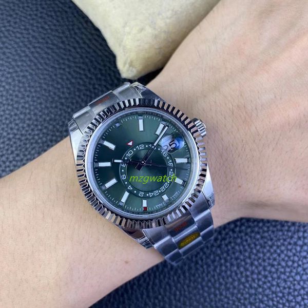 

noob sky watch 9001 mechanical movement 42mm 904l plated with 2min18k gold material super ice blue luminous moon phase date circular calenda, Slivery;golden
