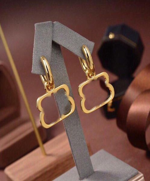 

gold stud earings men designer earring for women jewelry luxurys silver earrings b studs diamonds hoops boucles bijoux de luxe82104487552, Golden;silver