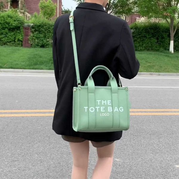 

2023 new tote bag fashionable and one shoulder crossbody simple handbag